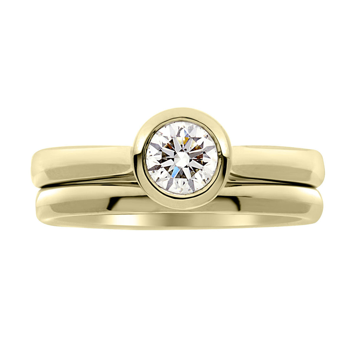Bezel Set Engagement ring in 18kt yellow gold with a plain wedding ring