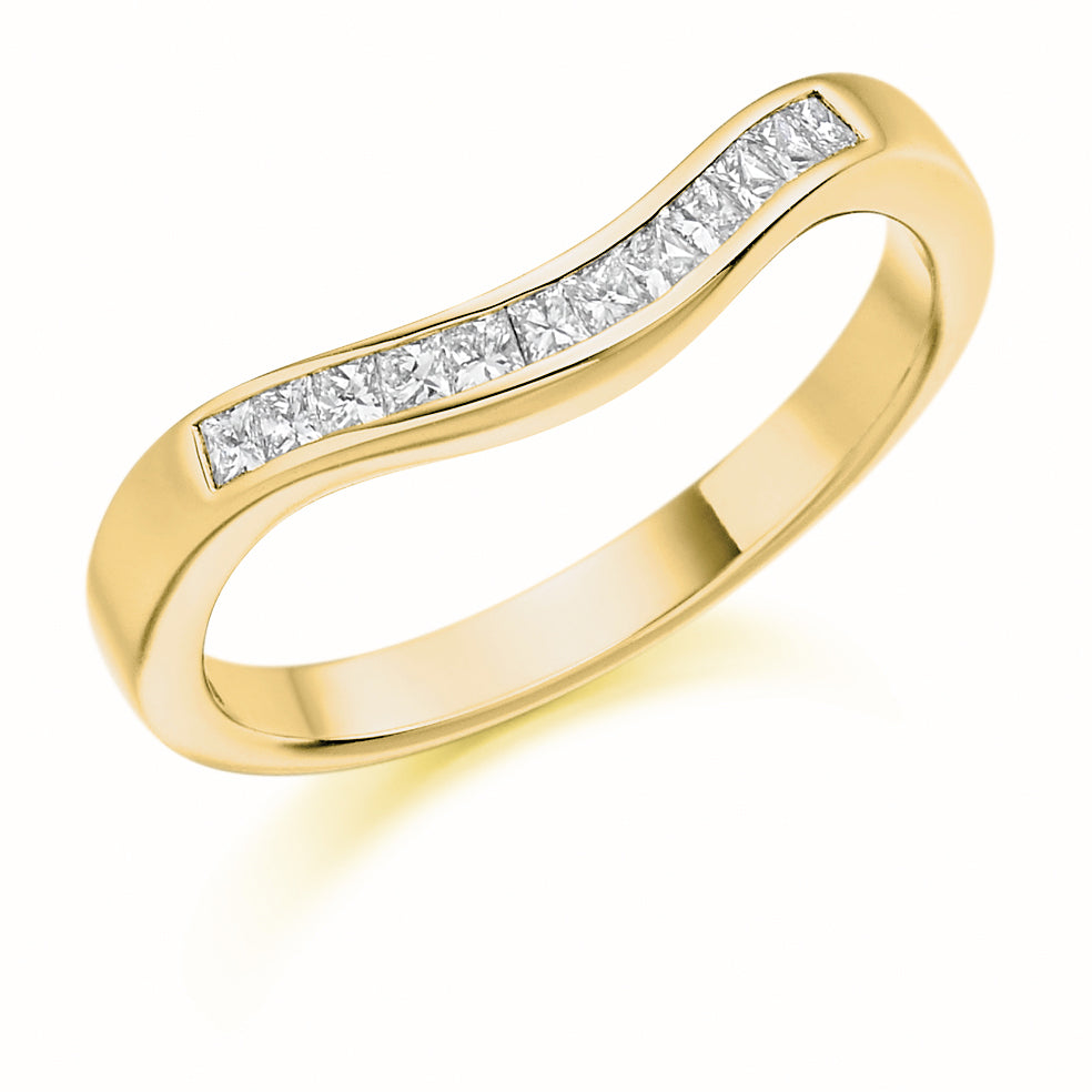 .25ct Curved Diamond Wedding Band in yellow gold