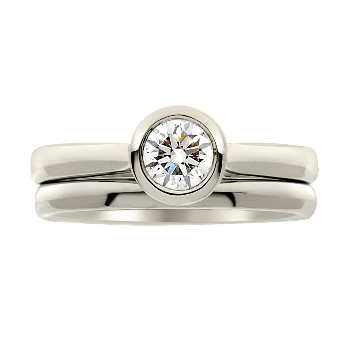 Bezel Set Engagement ring in white gold with a plain wedding ring