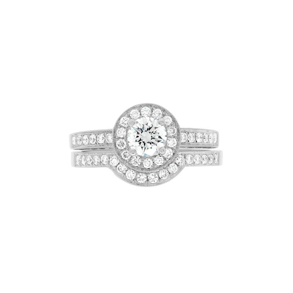 Antique Engagement Ring in white gold with a matching contoured diamond wedding ring