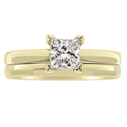 Princess Cut Solitaire engagement ring in yellow gold with a plain wedding ring