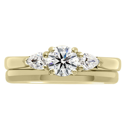 Round and Pear Diamond Ring in yellow gold with a plain wedding ring