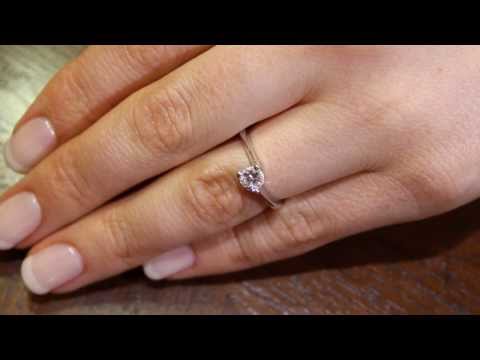 Three Claw Engagement Ring in with gold on a lady&