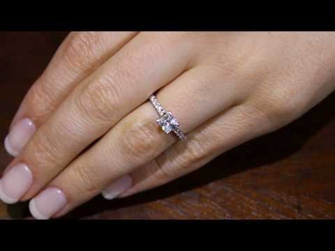 Princess Shape Engagement Ring IN WHITE GOLD ON A WOMAN&